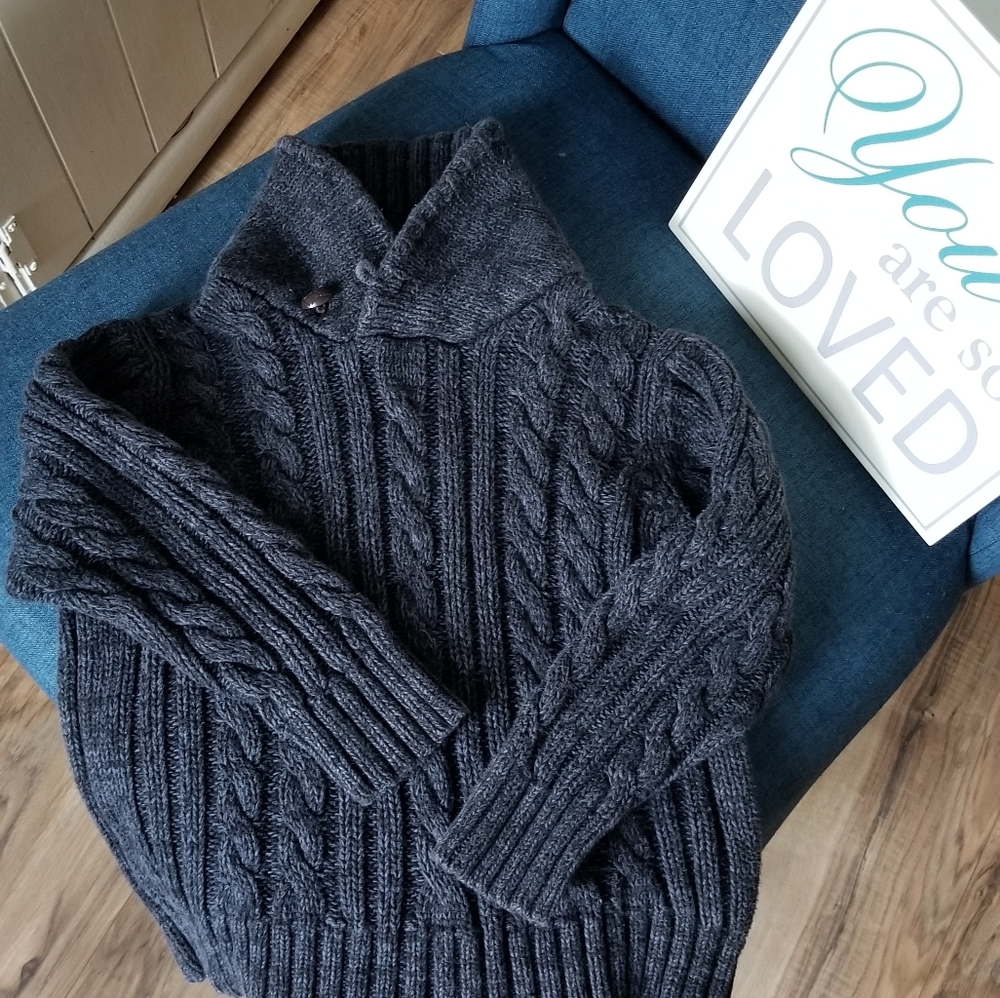 Old Navy Size 4T dark grey cable knit sweater.